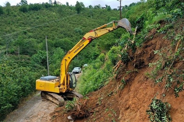 Mevcut hali, tek araç geçmeye müsait olan güzergahın bazı noktalarında,