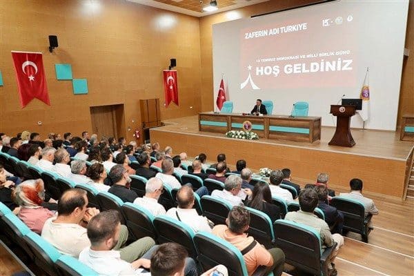 Ordu Valiliği Konferans Salonunda düzenlenen “Zaferin Adı Türkiye” temalı konferansa,