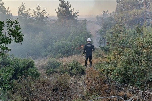 Gönderilen ekipte, Orhangazi Belediyesi Arama Kurtarma Ekibi (OBAK) gönüllüleri, şoförler