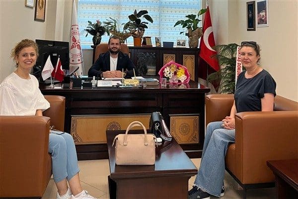 Belediye Beyaz Masa ekipleri tarafından gerçekleştirilen ziyarette, tedavi gören hastalara