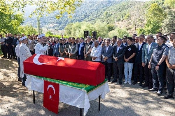 Ödemiş Tosunlar'da çıkan orman yangınına müdahale ederken ağır yaralanan, Beydağ