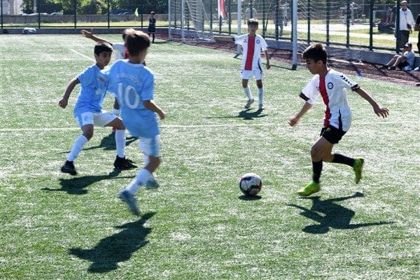 Osmangazi Belediyesi tarafından ‘Küçük kramponlar büyük yıldızlara dönüşüyor’ sloganıyla çocuklar