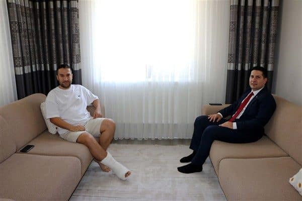 Ziyarette o geceyi anlatan Ali Önkol, karnına isabet eden mermiyle
