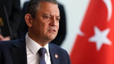CHP Genel Başkanı Özel, Bakırköy’deki eylemlerinde yan yana, omuz omuza