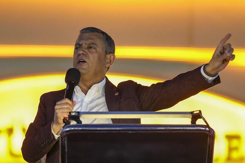 CHP Genel Başkanı Özgür Özel, Antalya Manavgat Belediyesi'nde gerçekleştirilen soruşturmaya