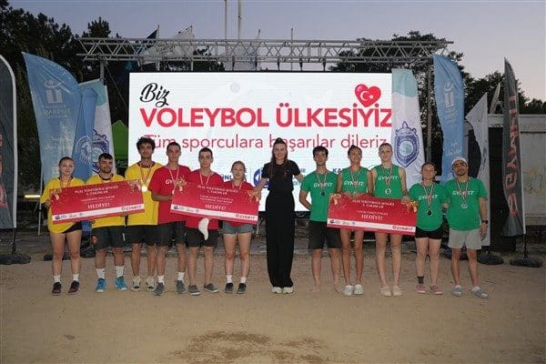 Tepebaşı Belediyesi ana hizmet binası yanında 5 gün süren şenliğin