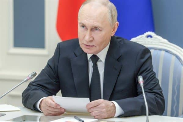 Kremlin basın servisi, "Vladimir Putin'in, Emmanuel Macron'la görüşmesi önemliydi" dedi.