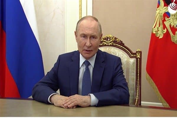 Putin, "Bilgi sabotajı ve provokasyonların, içişlerimize dışarıdan müdahale girişimlerinin sıkı