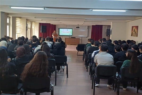 Program, özellikle Tip 1 diyabetli öğrencilerin bulunduğu okullarda uygulandı. Eğitimler,
