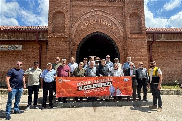 Muhtarlar ve müftülükler aracılığı ile belirlenen yaşlı bireyler ilk olarak