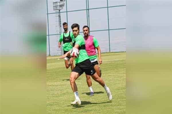 Teknik Direktör Mesut Bakkal yönetiminde gerçekleştirilen antrenman, ısınma ve mobilizasyon