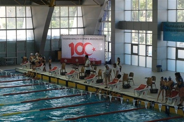 Yarışmalarda 8 yaş kategorisinde yarışan Ertuğrul Bostancı, 50 metre serbest