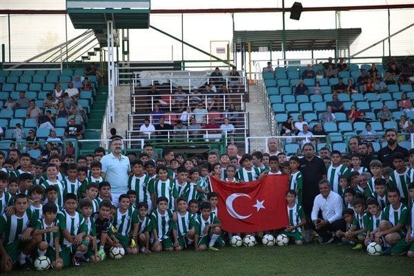 Törene, Serik Belediye Başkanı Kadir Kumbul, yüzlerce öğrenci ve velilerin