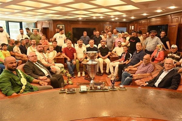 Altın kemer sahibi Başpehlivan Orhan Okulu, başaltı boyunda ikinci olan