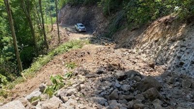Trabzon Büyükşehir Belediyesi, şehrin dört bir yanında yol yapım, bakım