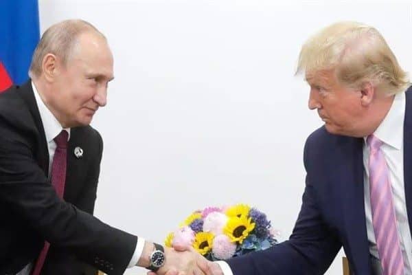 Trump, "Eve geldim. First Lady'ye, 'Bugün Vladimir ile konuştum. Harika