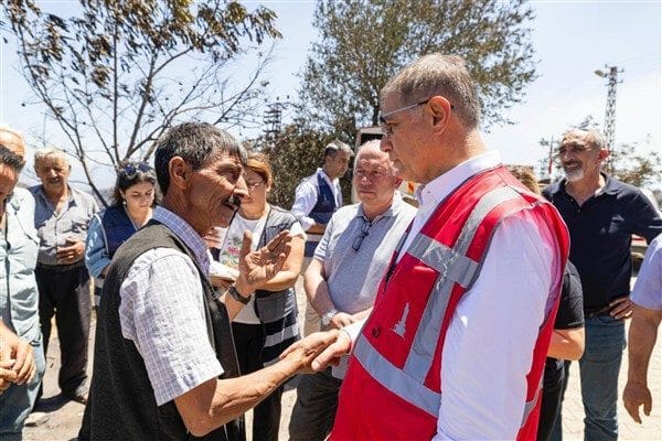 İzmir Büyükşehir Belediye Başkanı Tugay, Ödemiş’te üç gündür devam eden
