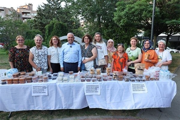 Etkinliğe Nilüfer Belediye Başkanı Şadi Özdemir ve eşi Nuray Özdemir’in