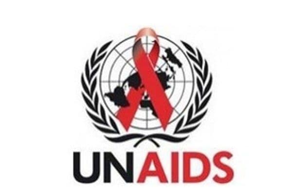 UNAids'e göre, eşcinsel erkekler ve uyuşturucu kullananlar gibi HIV riski