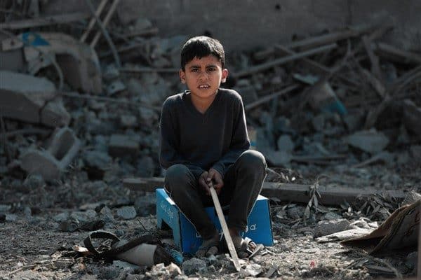UNRWA tarafından yapılan açıklamada, Gazze nüfusunun yarısını çocukların oluşturduğu belirtildi. Yaklaşık