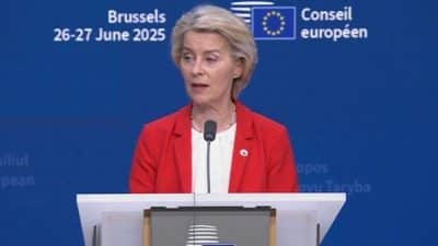 Von der Leyen'ın, teoride komisyonunun çöküşüne yol açabilecek olan güven