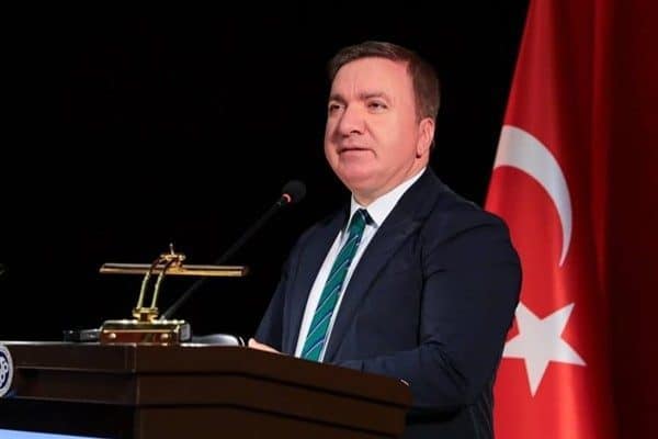 Erzincan Valisi Aydoğdu, toplumların hakikate ulaşma yolculuğunda en mühim kılavuzlardan