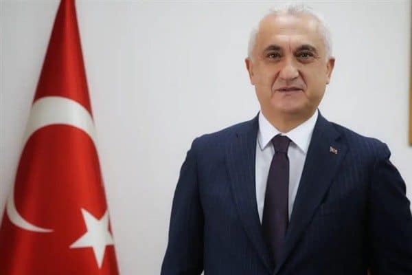 Muş Valisi Çakır, yayımladığı mesajda üç tarafı denizlerle çevrili, stratejik