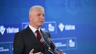 İstanbul Valisi Davut Gül, vatandaşlarla birlikte Pençe-Kilit Harekât Bölgesinde şehit