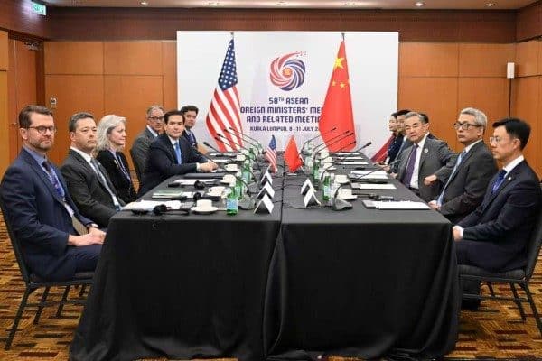 Çin Komünist Partisi (ÇKP) Merkez Komitesi Siyasi Bürosu Üyesi ve