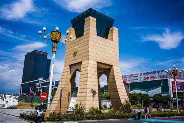 Xinjiang Uygur Özerk Bölgesi Başkanı Erkin Tuniyaz, dün bölge merkezi