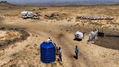 Göçebeliğin önüne geçmek, tarım ve hayvancılığı geliştirmek amacıyla çalışmalarını sürdüren