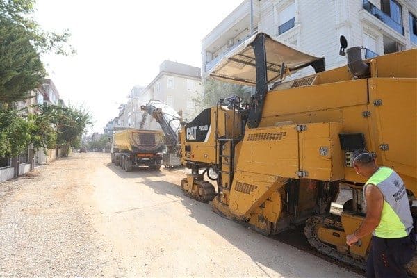 Toplam 5 sokakta gerçekleştirilen çalışmalarla birlikte eskiyen yollar dayanıklı bir