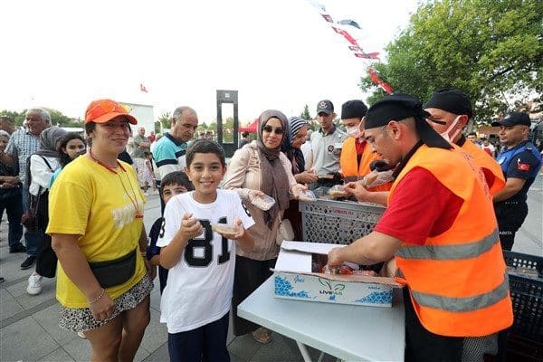 Batıkent Murat Karayalçın Kent Meydanı ve Ragıp Tüzün Parkı’nda gerçekleştirilen
