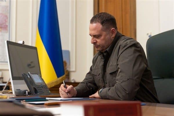 Ukrayna Cumhurbaşkanı Ofisi Başkanı Yermak, Rusların, Sumi'de kentin eğitim kurumlarından