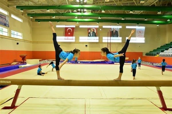 Yıldırım Belediyesi, ilçedeki çocuklar ve gençlerin yaz tatillerini hem eğlenerek