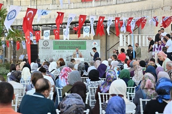 Sular Vadisi’nde düzenlenen anma programına Yıldırım Belediye Başkanı Oktay Yılmaz,