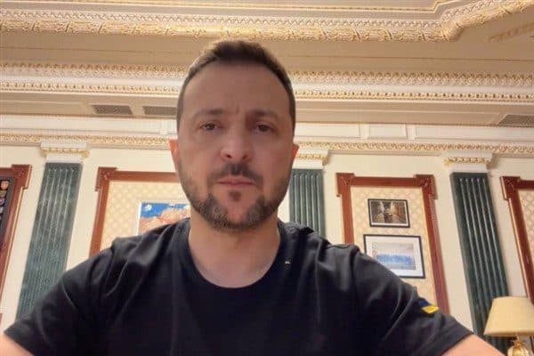 Ukrayna Devlet Başkanı Volodimir Zelenski, şu anda Ukrayna'nın birçok bölgesinde,