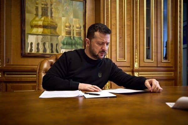 Ukrayna Cumhurbaşkanı Zelenski, önleyici İHA üreticileriyle görüştüğünü ve tesisi ziyaret