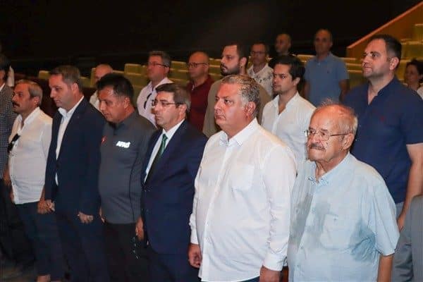 Raif Dinçkök Kültür Merkezi Özgecan Aslan Salonu’nda gerçekleştirilen konferansa konuşmacı