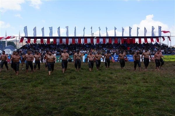 Programda ilk 2 günde vatandaşlar, futbol, voleybol, atıcılık ve binicilik