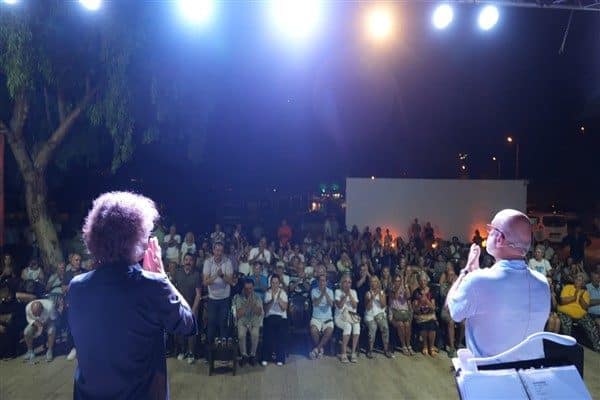 Şiir ve müzik dinletileri, söyleşi ve anma gecelerinden oluşan ilçenin