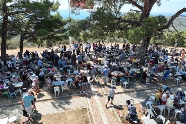 Sarıkız anısına mevlit okunmasıyla başlayan hayırda, geleneksel keşkek, nohut ve
