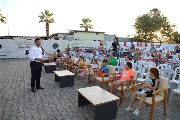 Fuarın ilk konukları çocuk kitabı yazarları Merve Başcumalı ve Özgür