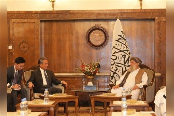 Afganistan Başbakanı Molla Hibetullah Ahundzade Kabil’de Çin Dışişleri Bakanı Wang