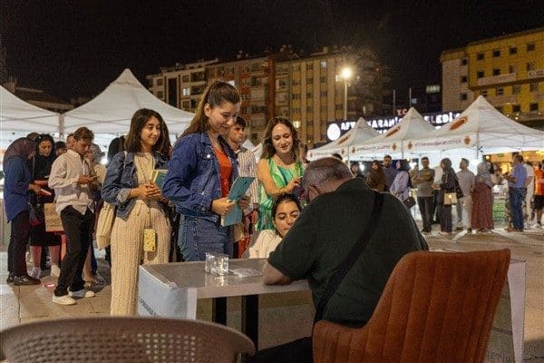 Belediye Başkanı Burcu Köksal’ın liderliğinde hayata geçirilen etkinlik, binlerce vatandaşı