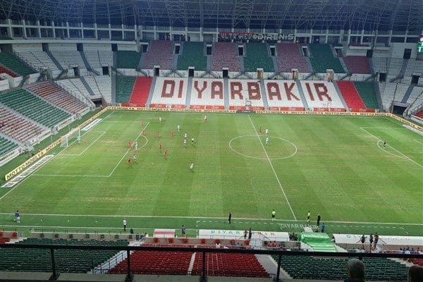 Türkiye Futbol Federasyonu’nun verdiği seyircisiz oynama cezası nedeniyle karşılaşmaya tarafsız