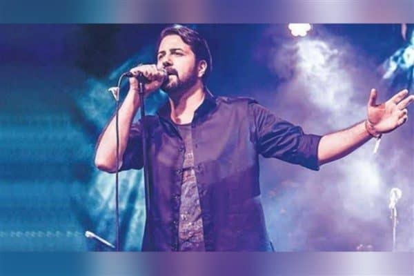 Efsane rock grubu Moğollar’ın solisti Emrah Karaca, Urla'nın eşsiz atmosferinde