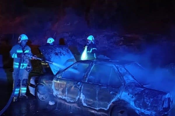 Antakya ilçesi Odabaşı ve Narlıca Mahallesi’nde araç yangını çıktı. İtfaiye