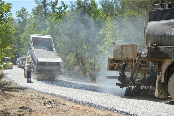 Büyükşehir Belediyesi Gündoğmuş ilçesine bağlı Çiçekoluk mahalle yolunun altyapısını yenileyerek,