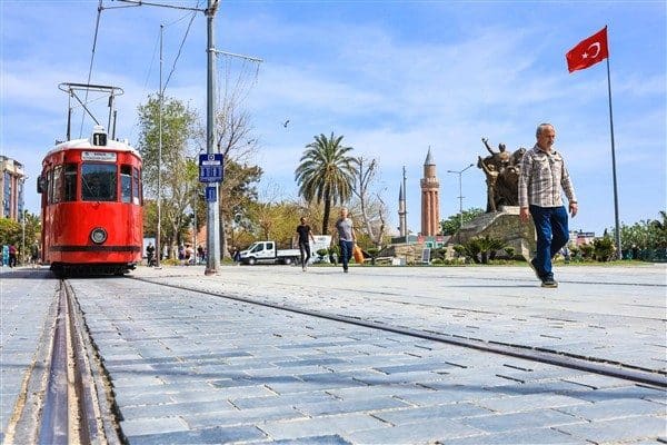 Antalya Büyükşehir Belediyesi, 30 Ağustos Zafer Bayramı’nda belediyeye ait toplu